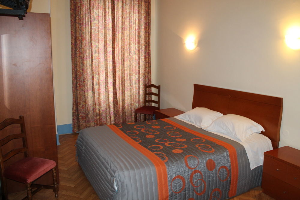 Guest House Henrique VIII ปอร์โต ภายนอก รูปภาพ